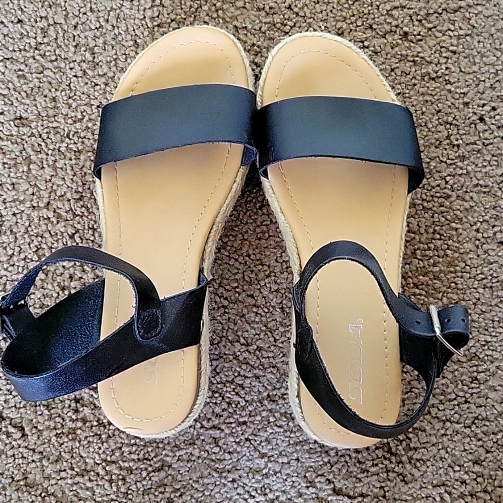 SODA Platform sandals